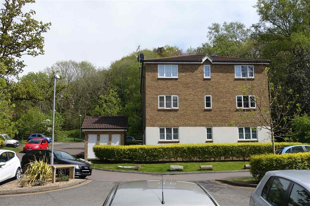 resized-2349823-LAVENDER COURT - OUTLOOK BEDROOM 2.jpg